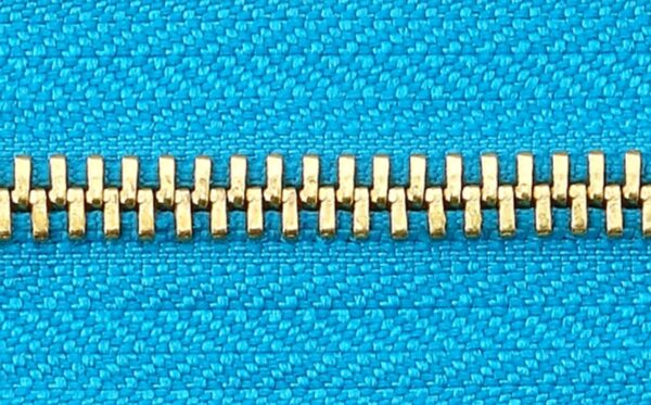 Metal zipper